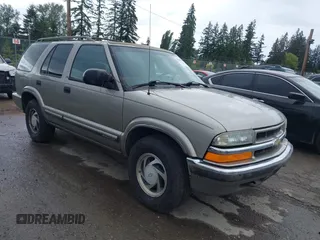 2001 Chevrolet Blazer LT z VIN 1GNDT13W71K243705, wystawiony jako IAAI lot #42304622 z przebiegiem 200 135 mil mil oraz . Historia ofert i sprzedaży dostępna na DreamBid. Obrazek 1.