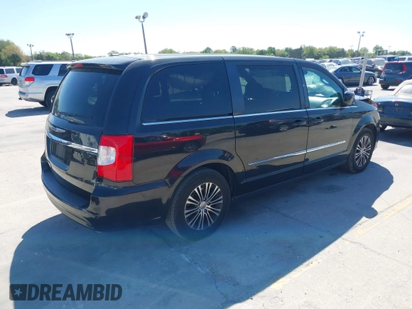 2014 Chrysler Town & Country S with VIN 2C4RC1HG1ER304229, listed as a IAAI auction lot 41807902 with 139,266 mi miles. Bid and sale history available at carsss.com. Image 4.