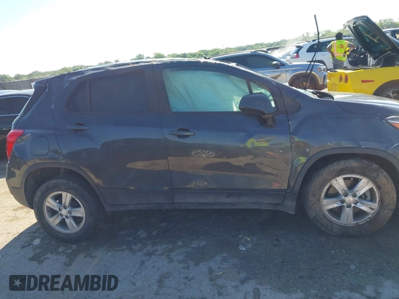 2020 Chevrolet Trax LS z VIN 3GNCJKSB4LL231860, wystawiony jako IAAI lot #42236291 z przebiegiem Nie podano mil oraz . Historia ofert i sprzedaży dostępna na DreamBid. Obrazek 13.