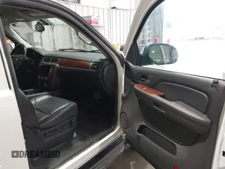 2009 Chevrolet Avalanche 2LT z VIN 3GNFK22089G289836, wystawiony jako IAAI lot #42208040 z przebiegiem 225 497 mil mil oraz . Historia ofert i sprzedaży dostępna na DreamBid. Obrazek 5.