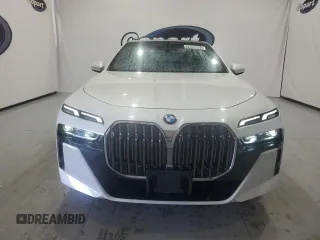 2024 BMW 7 Series 740i xDrive z VIN WBA33EH06RCS76214, wystawiony jako Copart lot #78085004 z przebiegiem 2 808 mil mil oraz Czysty tytuł • Clean title. Historia ofert i sprzedaży dostępna na DreamBid. Obrazek 5.