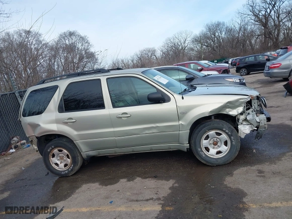 2005 Mercury Mariner Luxury with VIN 4M2YU57175DJ05986, listed as a IAAI auction lot 41713180 with 243,682 mi miles. Bid and sale history available at carsss.com. Image 13.