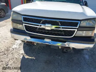 2007 Chevrolet Silverado 1500 Work Truck with VIN 1GCEC19X37Z105625, listed as a IAAI auction lot 41781028 with 257,490 mi miles. Bid and sale history available at carsss.com. Image 6.