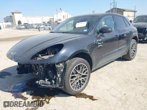 2018 Porsche Macan with VIN WP1AA2A50JLB18359, listed as a IAAI auction lot 41781711 with 68,657 mi miles. Bid and sale history available at carsss.com. Image 18.