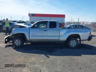 2010 Toyota Tacoma z VIN 5TETX4CNXAZ723380, wystawiony jako IAAI lot #41771322 z przebiegiem Nie podano mil oraz . Historia ofert i sprzedaży dostępna na DreamBid. Obrazek 14.
