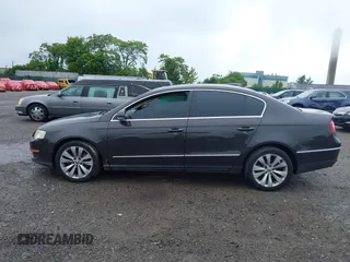 2008 Volkswagen Passat Komfort with VIN WVWAK73C88P052203, listed as a IAAI auction lot 42461111 with 197,988 mi miles and . Bid and sale history available at DreamBid. Image 13.