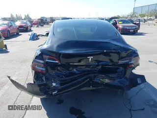2021 Tesla Model 3 Standard Range Plus z VIN 5YJ3E1EA5MF939299, wystawiony jako IAAI lot #42146702 z przebiegiem 43 382 mil mil oraz . Historia ofert i sprzedaży dostępna na DreamBid. Obrazek 6.