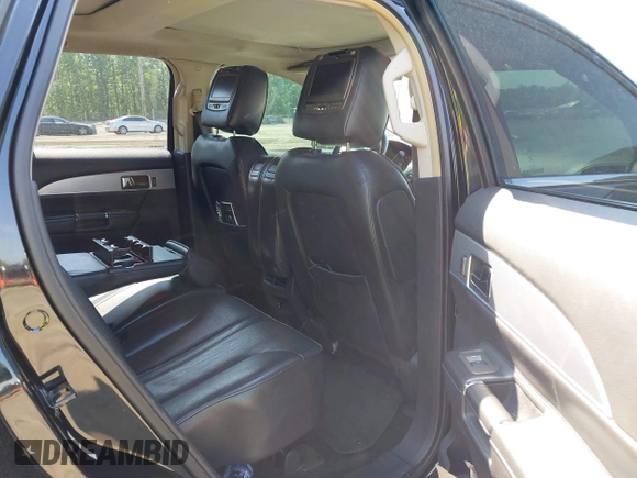 2011 Lincoln MKX with VIN 2LMDJ8JKXBBJ31273, listed as a IAAI auction lot 42170426 with 127,880 mi miles. Bid and sale history available at carsss.com. Image 8.