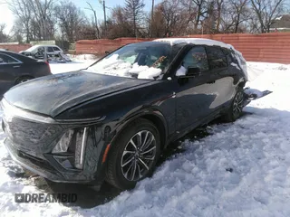 2024 Cadillac LYRIQ z VIN 1GYKPVRL8RZ128147, wystawiony jako IAAI lot #41273392 z przebiegiem 1 927 mil mil oraz . Historia ofert i sprzedaży dostępna na DreamBid. Obrazek 19.