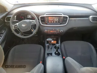 2019 Kia Sorento S z VIN 5XYPG4A51KG496600, wystawiony jako Copart lot #79968444 z przebiegiem 132 401 mil mil oraz Szkoda całkowita • Salvage title. Historia ofert i sprzedaży dostępna na DreamBid. Obrazek 8.