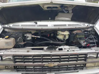 1994 Chevrolet Chevy Van z VIN 1GBEG25K7RF187968, wystawiony jako IAAI lot #41805666 z przebiegiem 224 279 mil mil oraz . Historia ofert i sprzedaży dostępna na DreamBid. Obrazek 10.
