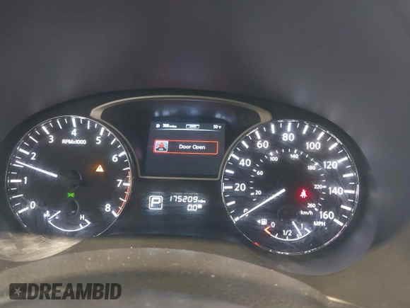 2014 Nissan Pathfinder SV with VIN 5N1AR2MM7EC687692, listed as a IAAI auction lot 42118491 with 175,209 mi miles. Bid and sale history available at carsss.com. Image 7.