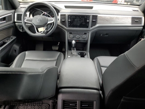 2021 Volkswagen Atlas SE with VIN 1V2LC2CAXMC208572, listed as a Copart auction lot 57548694 with 39,183 mi miles and Salvage title. Bid and sale history available at DreamBid. Image 8.