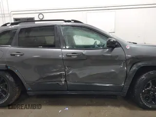 2022 Jeep Cherokee Trailhawk z VIN 1C4PJMBX9ND514703, wystawiony jako IAAI lot #41761037 z przebiegiem 38 499 mil mil oraz . Historia ofert i sprzedaży dostępna na DreamBid. Obrazek 13.