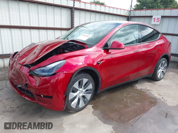 2024 Tesla Model Y Long Range with VIN 7SAYGDEE8RA283983, listed as a IAAI auction lot 39926362 with 1,999 mi miles. Bid and sale history available at carsss.com. Image 2.