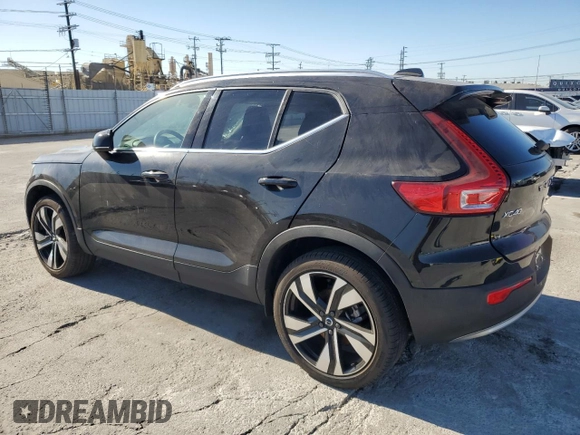 2024 Volvo XC40 Plus Bright Theme z VIN YV4L12UE0R2215081, wystawiony jako Copart lot #87918425 z przebiegiem 19 841 mil mil oraz Szkoda całkowita • Salvage title. Historia ofert i sprzedaży dostępna na DreamBid. Obrazek 2.