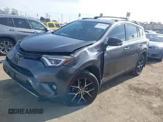 2017 Toyota RAV4 SE z VIN JTMNFREV9HJ706600, wystawiony jako IAAI lot #41109620 z przebiegiem 53 386 mil mil oraz . Historia ofert i sprzedaży dostępna na DreamBid. Obrazek 17.