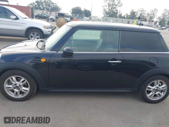 2011 MINI Hardtop with VIN WMWSU3C50BT098905, listed as a IAAI auction lot 42637688 with 118,389 mi miles and . Bid and sale history available at DreamBid. Image 14.