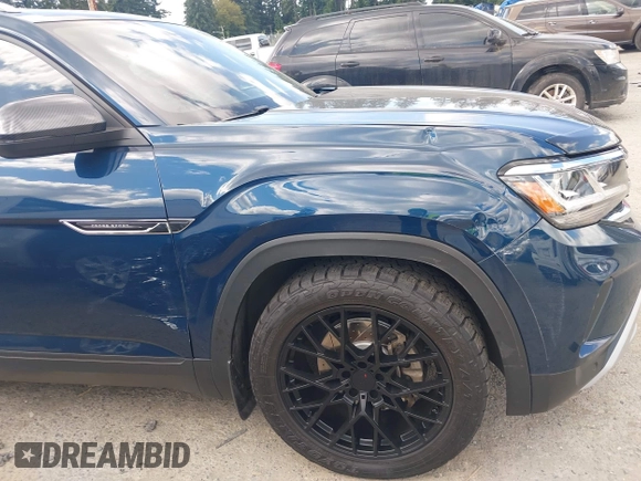 2020 Volkswagen Atlas with VIN 1V21C2CAXLC213034, listed as a IAAI auction lot 42649872 with 72,564 mi miles and . Bid and sale history available at DreamBid. Image 6.
