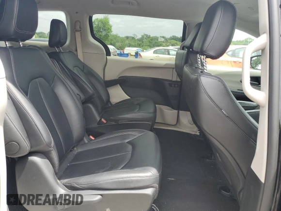 2024 Chrysler Pacifica Hybrid Select with VIN 2C4RC1S7XRR130577, listed as a Copart auction lot 58790055 with 30,530 mi miles and Clean title. Bid and sale history available at DreamBid. Image 11.