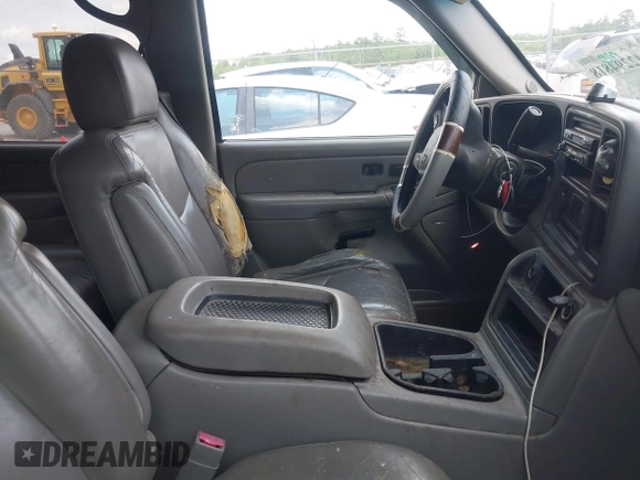 2004 Chevrolet Tahoe LS z VIN 1GNEC13Z04R292139, wystawiony jako IAAI lot #42294818 z przebiegiem 372 010 mil mil oraz . Historia ofert i sprzedaży dostępna na DreamBid. Obrazek 5.