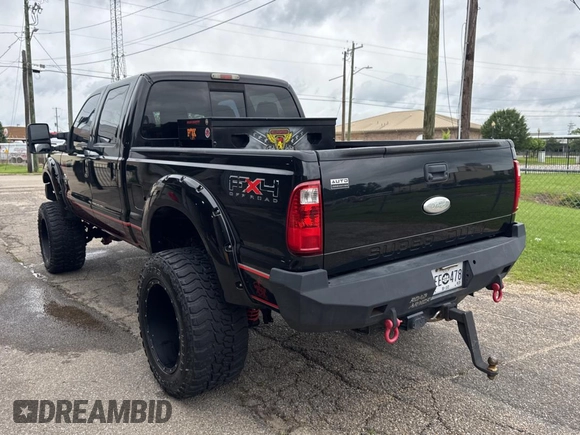 2011 Ford F-250 XL z VIN 1FT7W2BT4BEC66370, wystawiony jako Copart lot #56407075 z przebiegiem 97 025 mil mil oraz Czysty tytuł • Clean title. Historia ofert i sprzedaży dostępna na DreamBid. Obrazek 3.