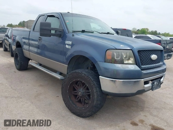 2006 Ford F-150 STX with VIN 1FTRX12W46NA47036, listed as a IAAI auction lot 41886208 with 272,391 mi miles. Bid and sale history available at carsss.com. Image 1.