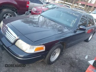 2000 Ford Crown Victoria LX z VIN 2FAFP74W6YX214233, wystawiony jako IAAI lot #41606101 z przebiegiem 106 617 mil mil oraz . Historia ofert i sprzedaży dostępna na DreamBid. Obrazek 2.