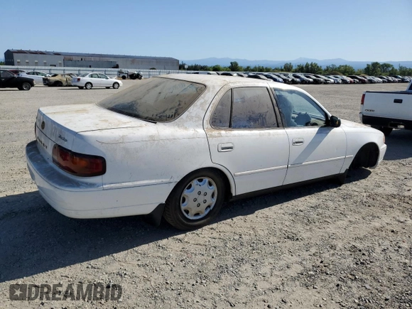 1996 Toyota Camry DX with VIN JT2BG12K7T0351784, listed as a Copart auction lot 52815345 with 303,537 mi miles and Clean Title. Bid and sale history available at carsss.com. Image 3.