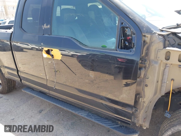 2015 Ford F-150 XLT with VIN 1FTFX1EF1FFC06037, listed as a IAAI auction lot 42525664 with 269,216 mi miles and . Bid and sale history available at DreamBid. Image 17.