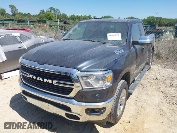 2021 Ram 1500 Lone Star z VIN 1C6RREBT0MN630263, wystawiony jako IAAI lot #41887871 z przebiegiem 52 386 mil mil oraz . Historia ofert i sprzedaży dostępna na DreamBid. Obrazek 17.