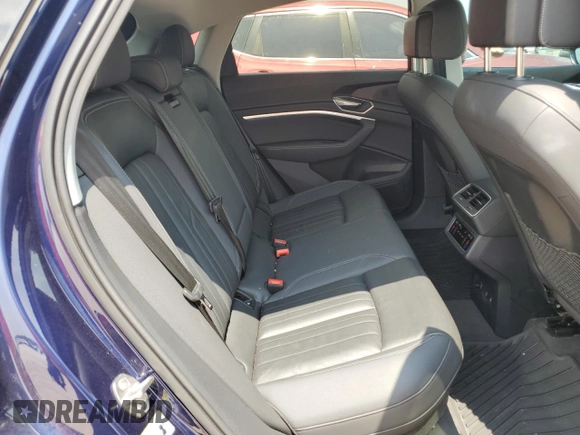 2022 Audi e-tron Sportback S line Premium z VIN WA11AAGE6NB023281, wystawiony jako Copart lot #51714255 z przebiegiem 44 719 mil mil oraz Czysty tytuł • Clean title. Historia ofert i sprzedaży dostępna na DreamBid. Obrazek 10.