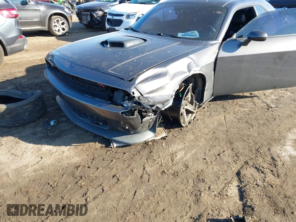 2016 Dodge Challenger R/T Scat Pack z VIN 2C3CDZFJ1GH249729, wystawiony jako IAAI lot #41589369 z przebiegiem 44 555 mil mil oraz . Historia ofert i sprzedaży dostępna na DreamBid. Obrazek 6.