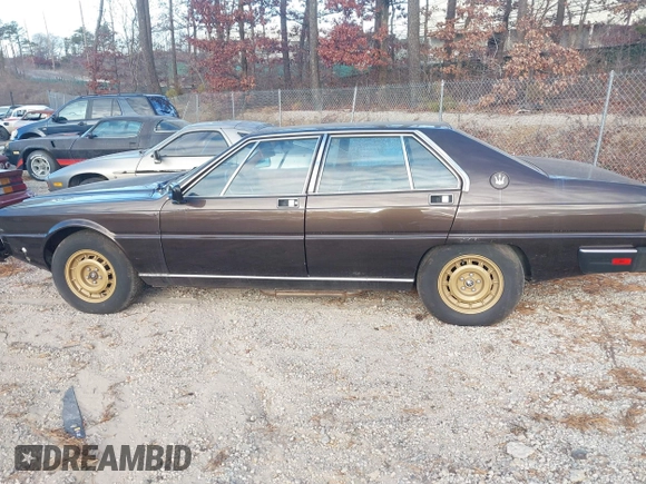 1982 Maserati Quattroporte z VIN ZAMBC1102CA301920, wystawiony jako IAAI lot #41297603 z przebiegiem 62 287 mil mil oraz . Historia ofert i sprzedaży dostępna na DreamBid. Obrazek 14.