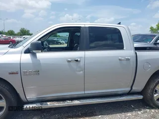 2015 Ram 1500 Outdoorsman z VIN 1C6RR6LT1FS729280, wystawiony jako IAAI lot #42445245 z przebiegiem 175 649 mil mil oraz . Historia ofert i sprzedaży dostępna na DreamBid. Obrazek 14.