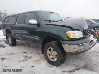 2000 Toyota Tundra SR5 with VIN 5TBBT4415YS019543, listed as a IAAI auction lot 41680668 with 195,173 mi miles. Bid and sale history available at carsss.com. Image 1.