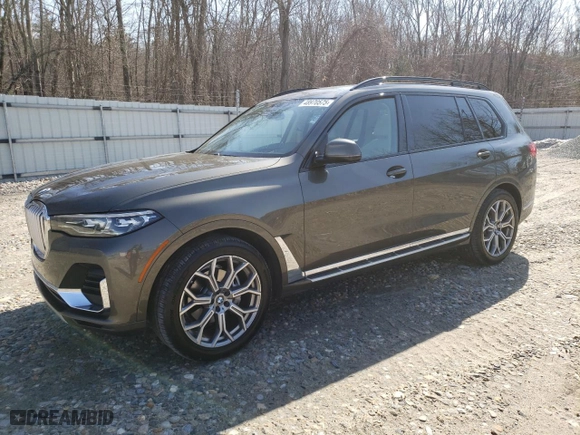 2021 BMW X7 xDrive40i with VIN 5UXCW2C09M9F82802, listed as a Copart auction lot 48970575 with 137,018 mi miles and Clean Title. Bid and sale history available at carsss.com. Image 1.