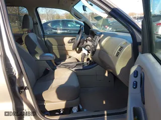 2007 Ford Escape XLS Value with VIN 1FMYU92Z77KA40397, listed as a IAAI auction lot 40768784 with 112,097 mi miles. Bid and sale history available at carsss.com. Image 5.