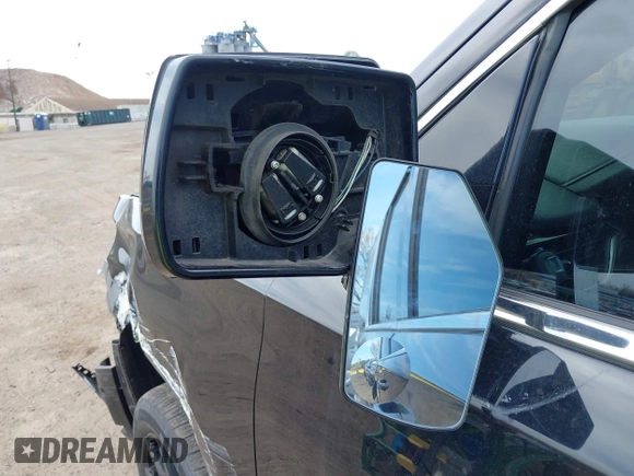 2017 Chevrolet Suburban LT with VIN 1GNSKHKCXHR194365, listed as a IAAI auction lot 42060690 with 213,424 mi miles and . Bid and sale history available at DreamBid. Image 21.