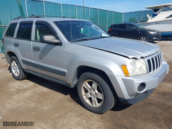 2005 Jeep Grand Cherokee Laredo with VIN 1J8GR48K25C667992, listed as a IAAI auction lot 42094246 with 281,242 mi miles. Bid and sale history available at carsss.com. Image 1.