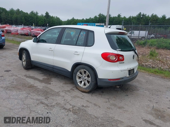 2010 Volkswagen Tiguan S with VIN WVGBV7AX2AW524632, listed as a IAAI auction lot 42531994 with 198,282 mi miles and . Bid and sale history available at DreamBid. Image 3.