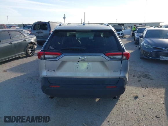 2021 Toyota RAV4 XLE Premium with VIN 2T3C1RFV1MC142071, listed as a IAAI auction lot 41747935 with 82,427 mi miles. Bid and sale history available at carsss.com. Image 16.