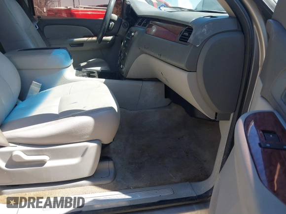 2007 GMC Yukon SLT with VIN 1GKFC13037J136165, listed as a IAAI auction lot 41766226 with 204,677 mi miles. Bid and sale history available at carsss.com. Image 5.