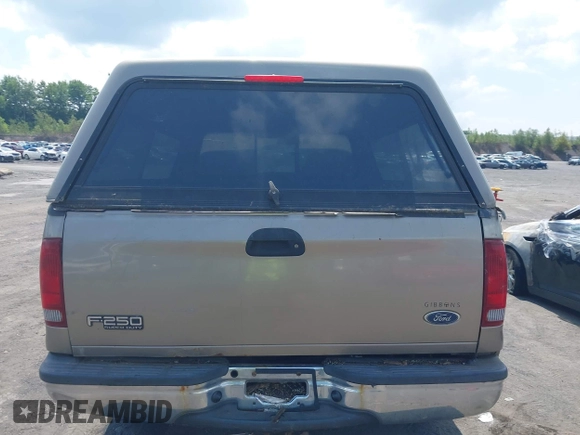 2003 Ford F-250 XL z VIN 1FTNW21LX3EC64584, wystawiony jako IAAI lot #42789502 z przebiegiem 251 574 mil mil oraz . Historia ofert i sprzedaży dostępna na DreamBid. Obrazek 16.