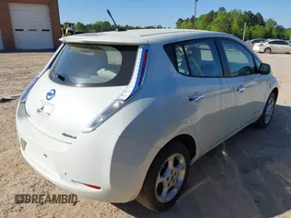 2011 Nissan LEAF SL-e with VIN JN1AZ0CP6BT006053, listed as a IAAI auction lot 42056430 with 60,958 mi miles. Bid and sale history available at carsss.com. Image 4.