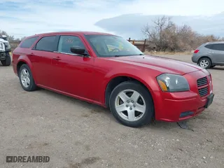 2005 Dodge Magnum SE with VIN 2D4FV48V75H129698, listed as a IAAI auction lot 41850776 with 121,019 mi miles. Bid and sale history available at carsss.com. Image 1.