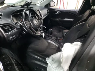 2020 Jeep Cherokee Limited with VIN 1C4PJLDBXLD504934, listed as a Copart auction lot 85673984 with 136,273 mi miles and Salvage Title. Bid and sale history available at carsss.com. Image 7.