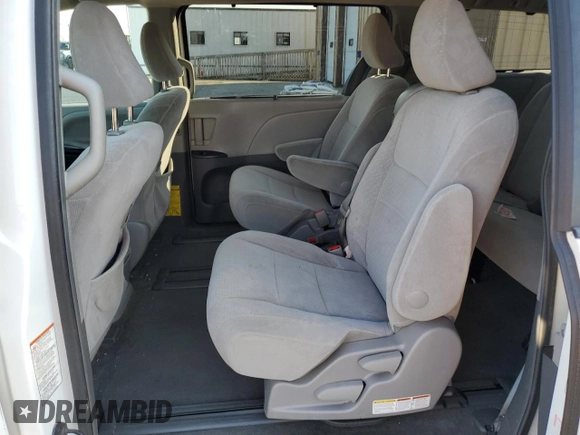 2015 Toyota Sienna LE AAS z VIN 5TDKK3DC6FS560071, wystawiony jako Copart lot #59883805 z przebiegiem 125 292 mil mil oraz Szkoda całkowita • Salvage title. Historia ofert i sprzedaży dostępna na DreamBid. Obrazek 11.