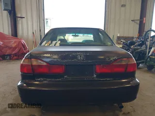 1999 Honda Accord EX z VIN 1HGCG5658XA034945, wystawiony jako IAAI lot #41687146 z przebiegiem 234 497 mil mil oraz . Historia ofert i sprzedaży dostępna na DreamBid. Obrazek 17.