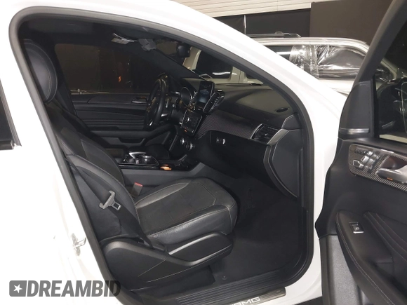 2017 Mercedes-Benz GLE 43 AMG z VIN 4JGED6EB3HA057334, wystawiony jako IAAI lot #42368824 z przebiegiem 81 749 mil mil oraz . Historia ofert i sprzedaży dostępna na DreamBid. Obrazek 5.
